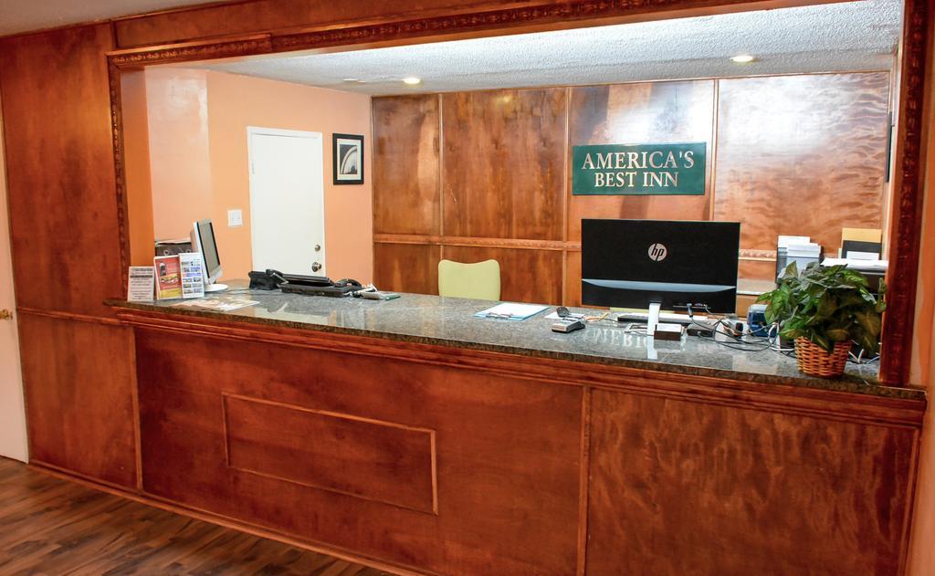 America'S Best Inn Montgomery モンゴメリー エクステリア 写真
